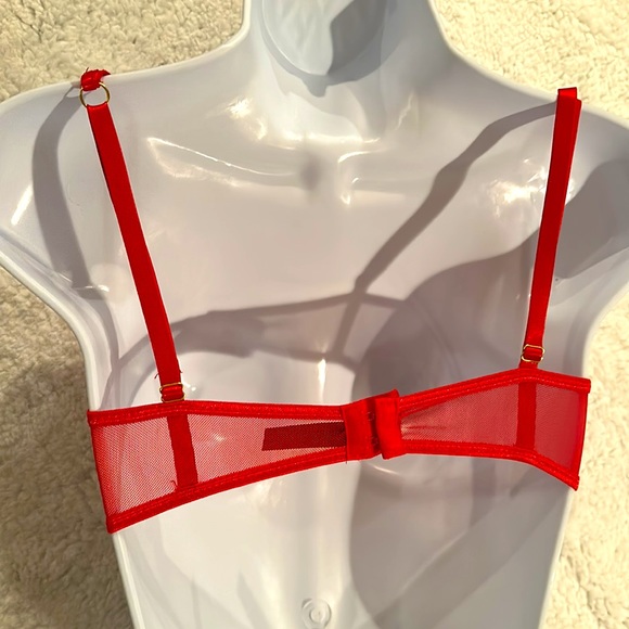 Sexy open cup red bra and thong set (s) - Picture 6 of 8